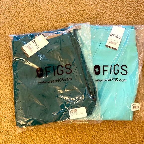 New Figs Axim Cargo Scrub pants in hunter green and aqua - Picture 1 of 5